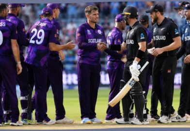 Scotland vs New Zealand क्रिकेट मैच के दौरान दोनों टीमों के खिलाड़ी मैदान में